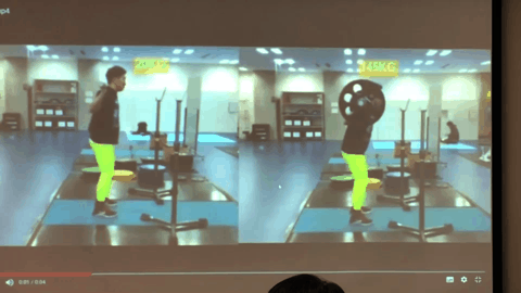 ダートフィッシュのウエイトリフティングの分析映像。20kgと145kgのバーベルを持ち上げる際のフォームを撮影し、2画面で比較。体幹や膝の角度を表示している様子。