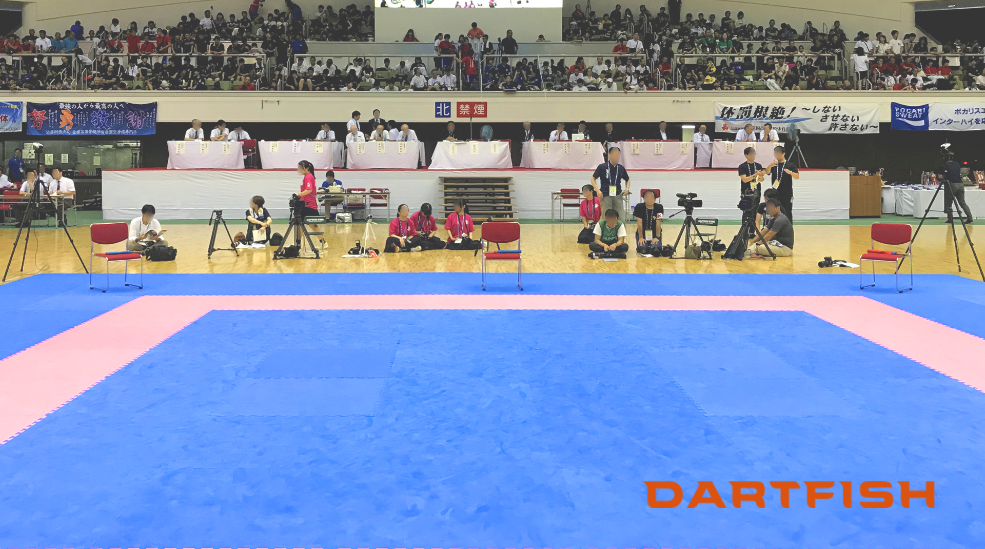 1つのカメラで判定シーンが死角になっていたとしても別のアングルから確認することができます。