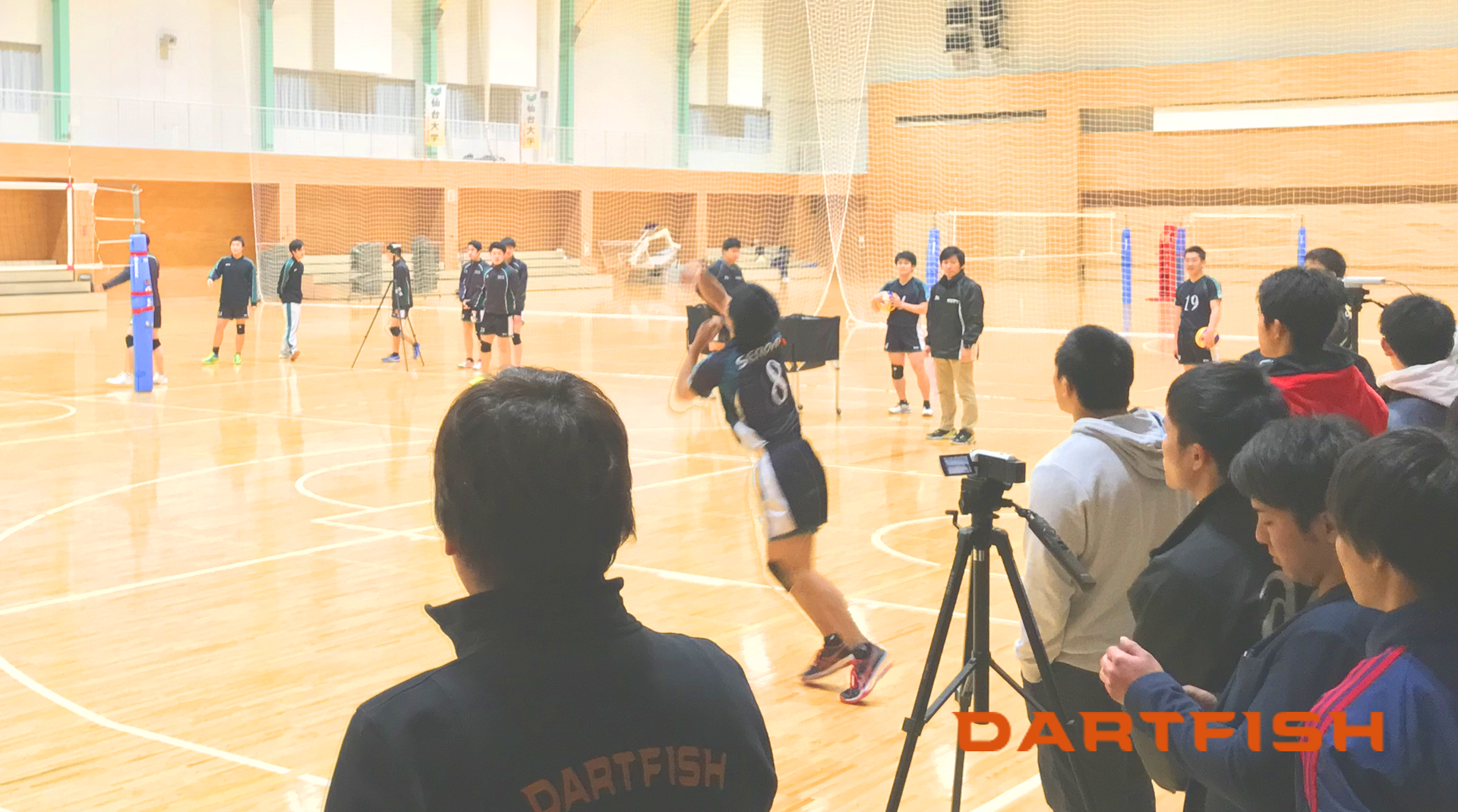 試合現場にて撮影した動画でサーブやアタック、ブロック等のフォームを分析